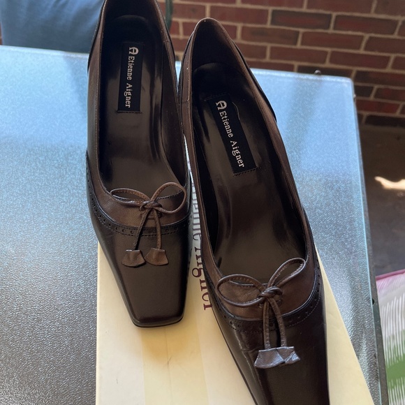 Etienne Aigner two tone chocolate heel - Picture 1 of 10